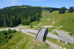 Blick auf einen potenziellen Standort einer Wiedervernetzungsmaßnahme an der B317